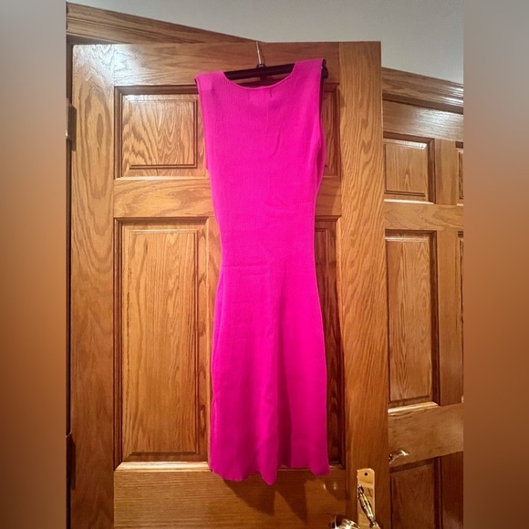 Olive & Oak - Intense Magenta Ribbed Sleeveless Midi Dress - Picture 13 of 13